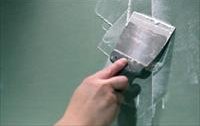 Як шпаклювати стіни для шпалер: поради щодо самостійної обробці стін